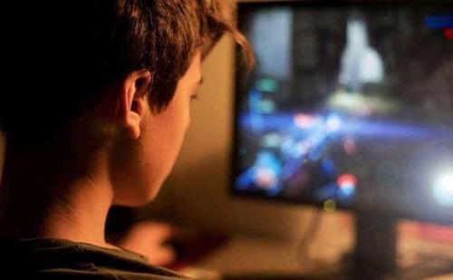 网瘾少年红,揭秘网络成瘾背后的青春困境
